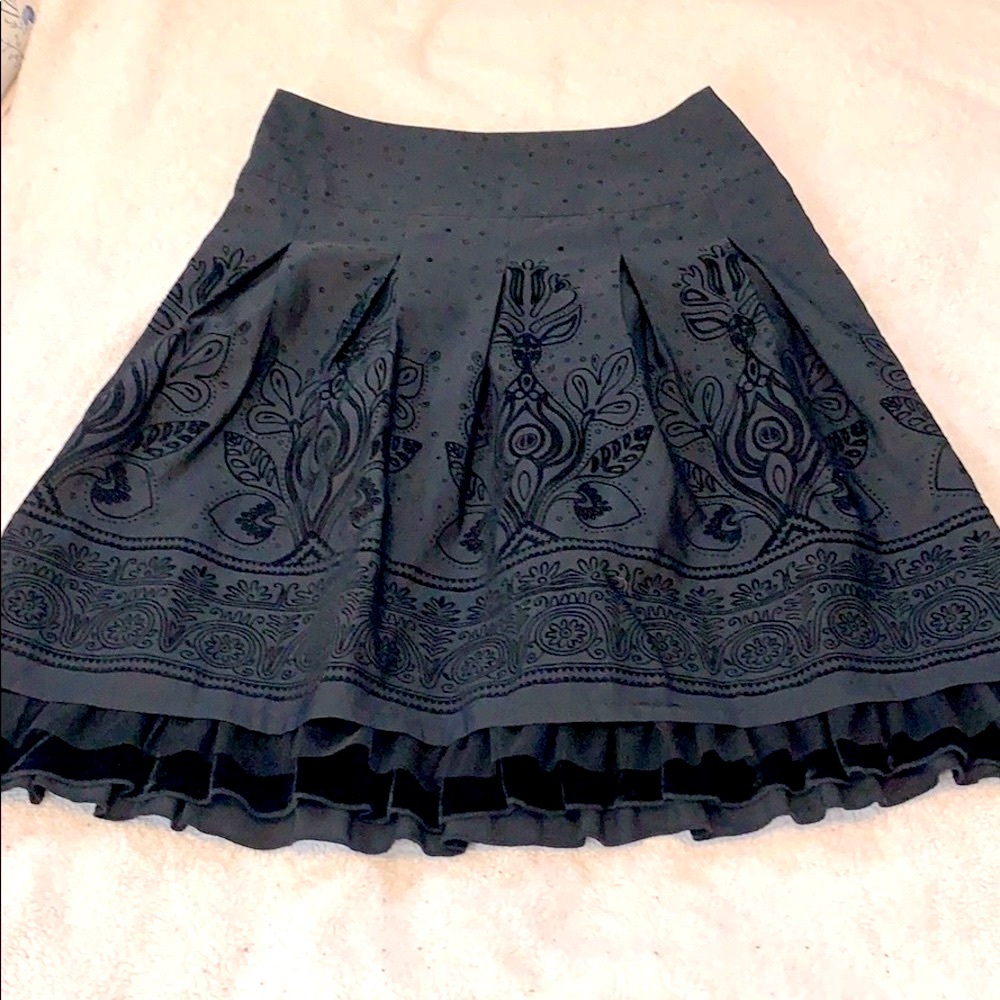Exquisitely detailed embroidered black Apt.9 Skirt